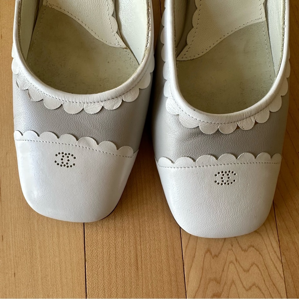 CHANEL Women's Cream and Gray Mules - Picture 5 of 16